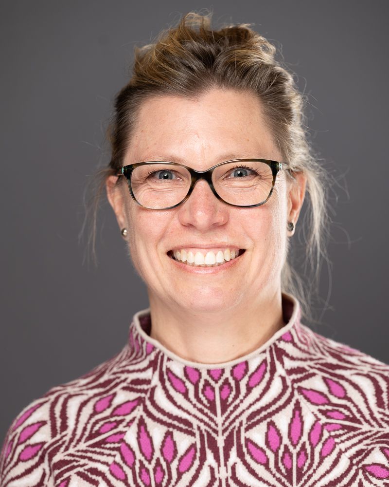 julia-kubanek-headshot
